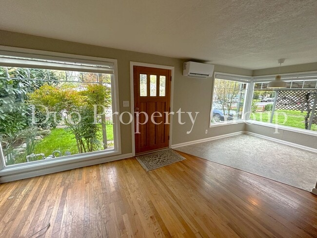Building Photo - Charming West Eugene Home with Large Yard