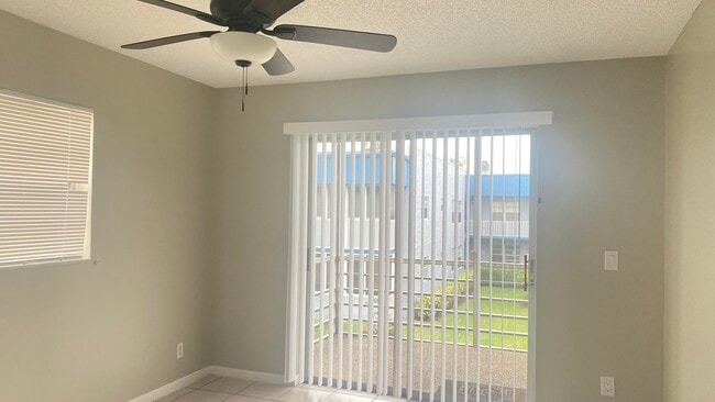 Building Photo - 177 Flanders C