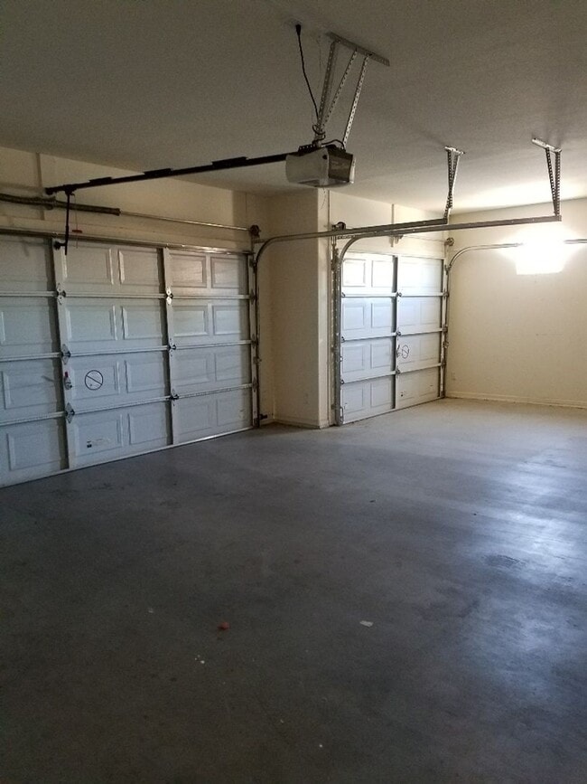 Building Photo - FREE RENT OAC  4 bedroom  3 car garage RV Gate