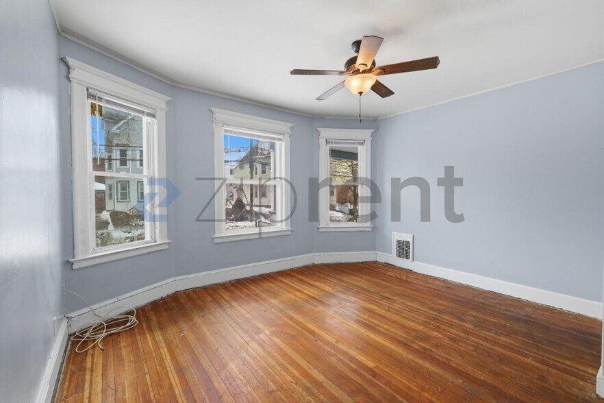 Building Photo - 62 Rowe Ave