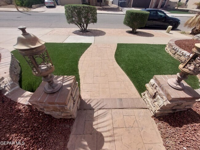 Building Photo - 14021 Highweed Dr