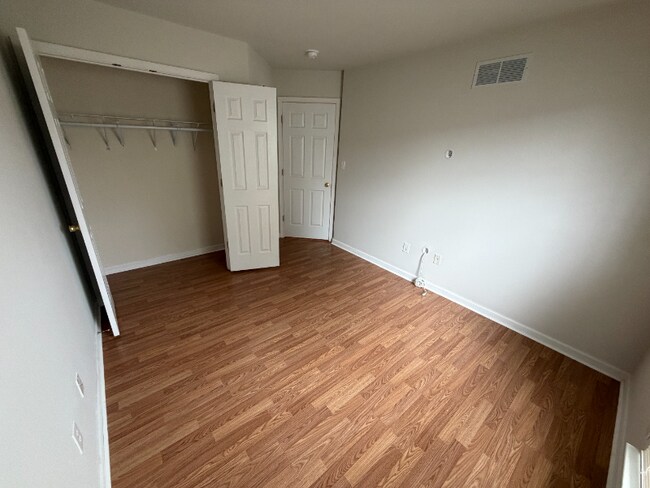 Building Photo - 45 Anchor Ln