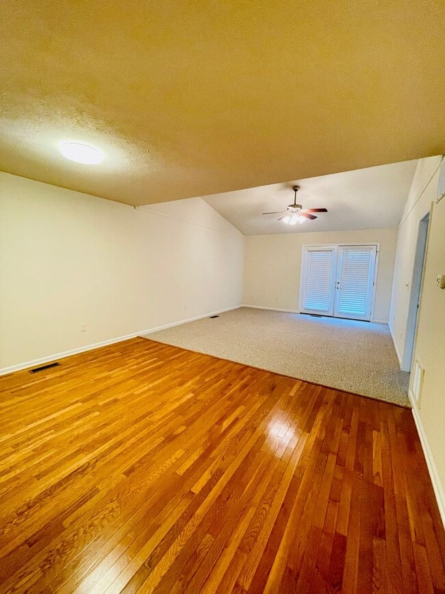 Building Photo - Updated Duplex for Rent