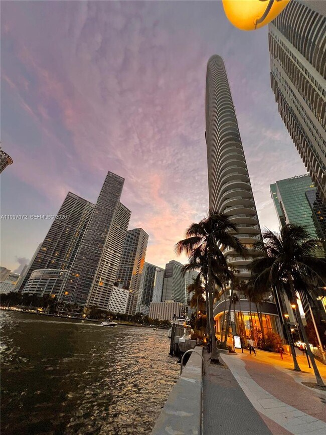 Building Photo - 300 S Biscayne Blvd