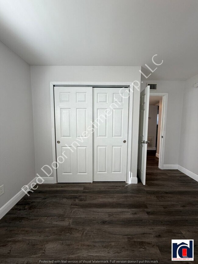 Building Photo - 2 Bedroom 1.5 Bath in the Heart of Downtown Deland~Available Now~