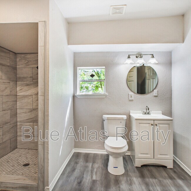 Building Photo - 5633 Ramey Ave