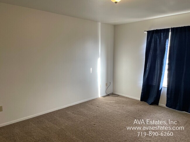 Building Photo - 246 W Coral Dr