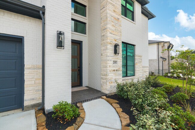 Building Photo - 215 Warbler Song Dr