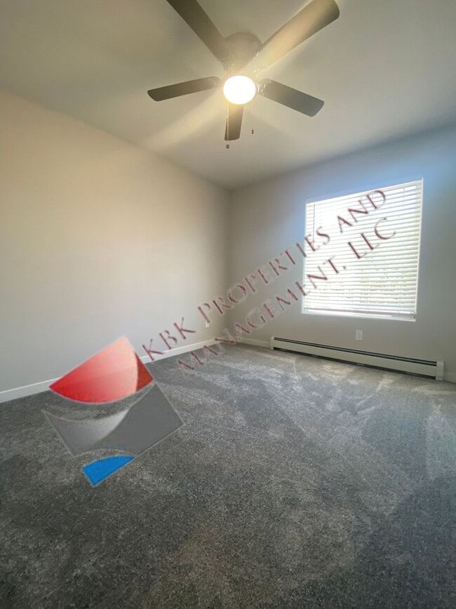 Building Photo - MDL-909 Douglas