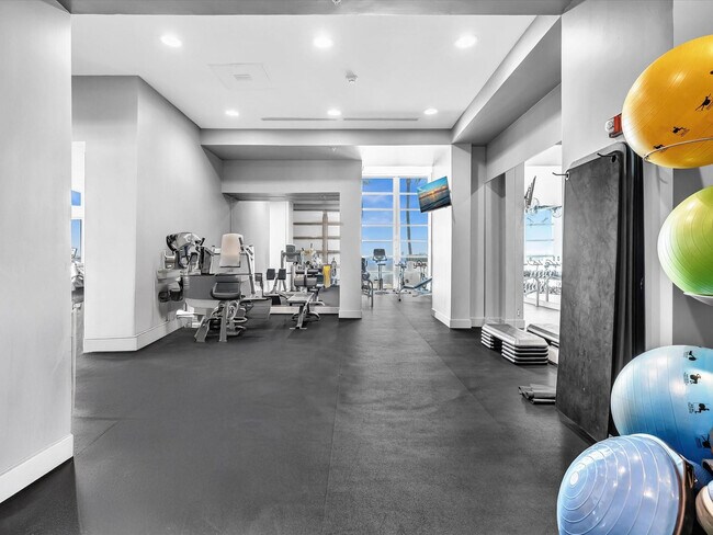 Building Photo - 665 NE 25th St