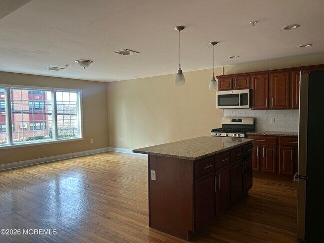 Building Photo - 45 Beers St