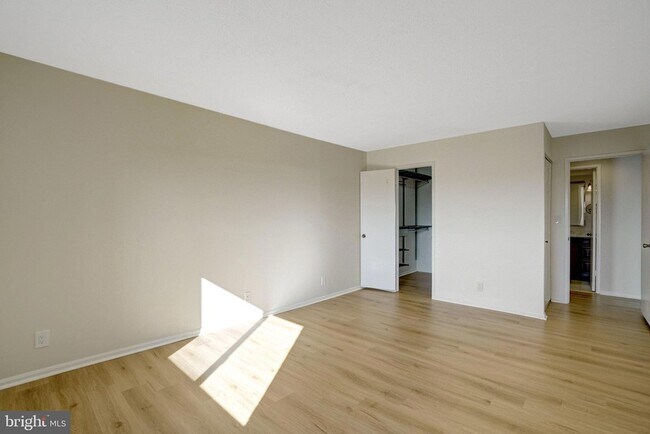 Building Photo - 5904 Mt Eagle Dr