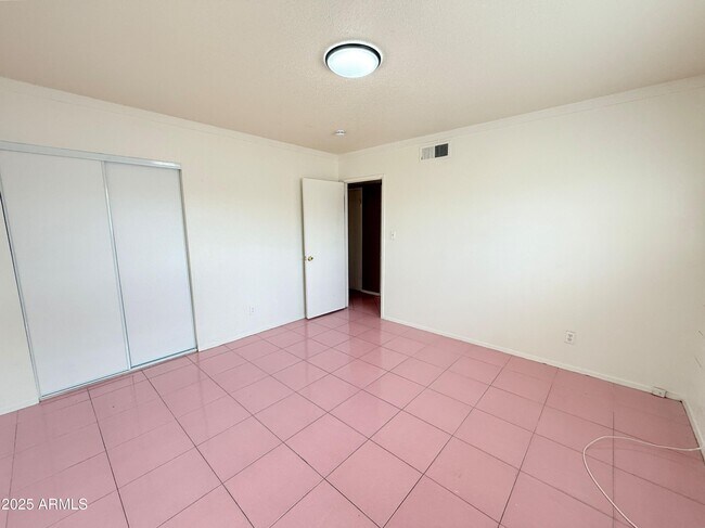 Building Photo - 617 W Minton St