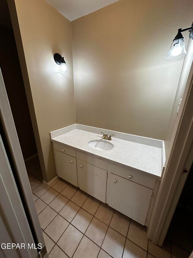 Building Photo - 4800 N Stanton St