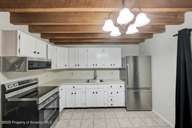 Building Photo - 300 Lake Rd