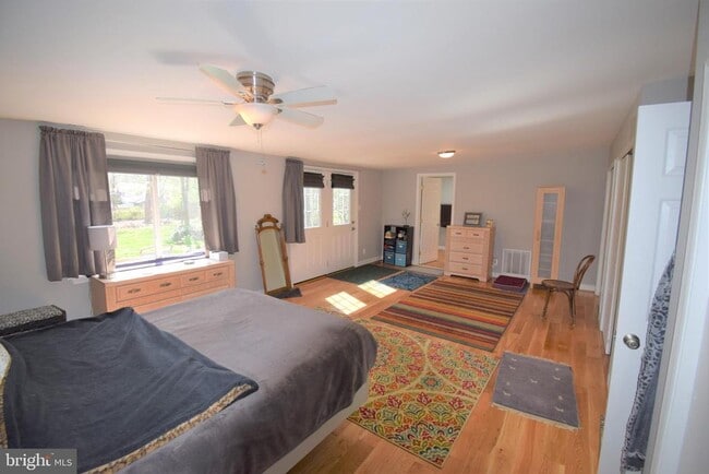 Building Photo - 8811 Badger Dr