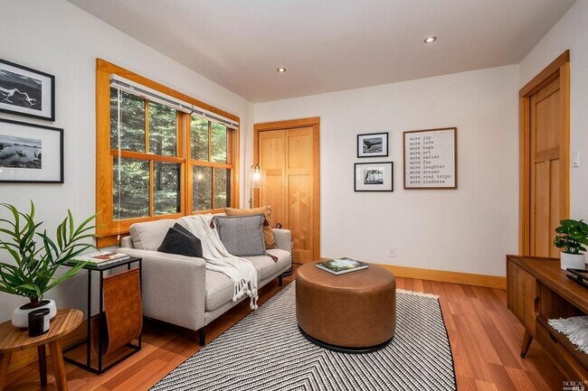 Building Photo - FIVE BEDROOM THREE AND HALF BATH HOME ON C...