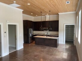 Building Photo - 30 Barnes St