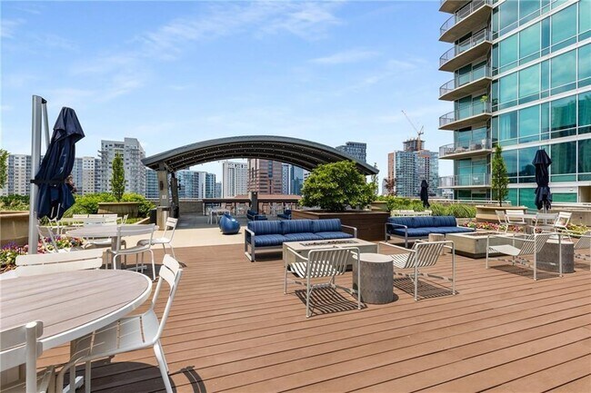 Building Photo - 943 Peachtree St NE