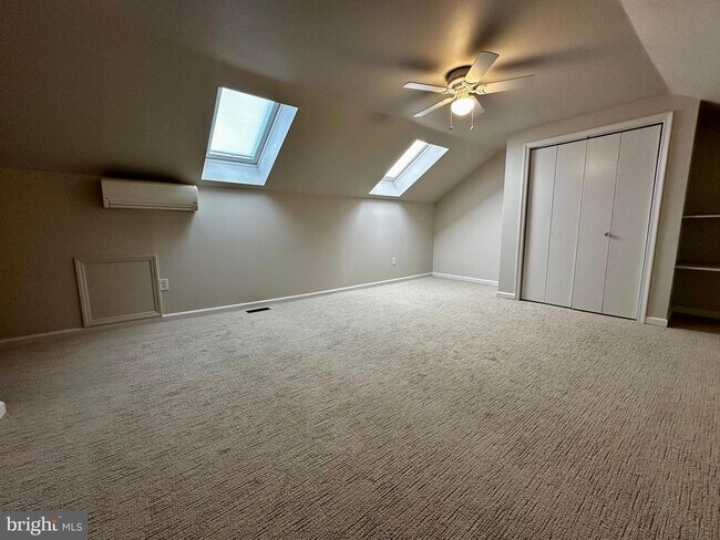 Building Photo - 18 Dundee Mews