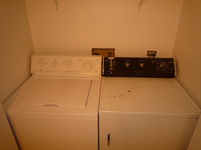 Building Photo - 3527 Frontenac Ct