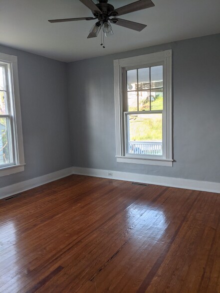 Building Photo - 113 Stafford St