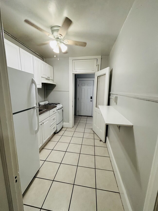 Building Photo - La Selle Apartments