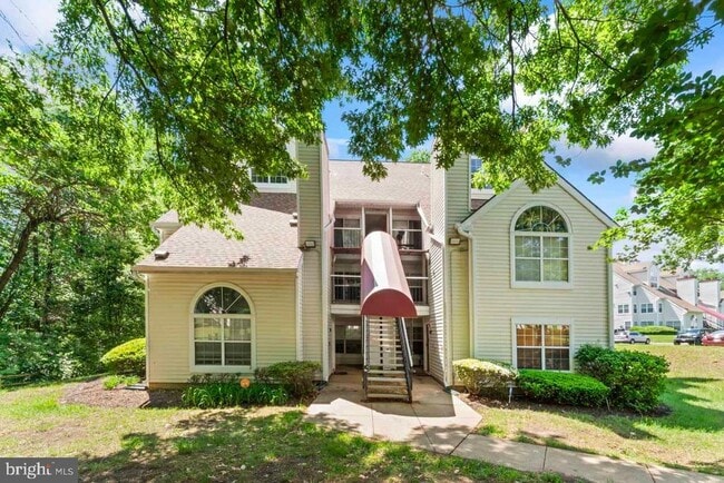 Building Photo - 1013 Fallcrest Ct