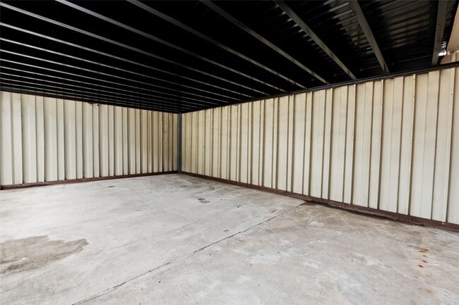 Building Photo - 8707 Wind Side Dr