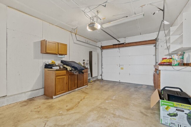 Building Photo - Honey Stop the Car! Beautiful home in a wo...