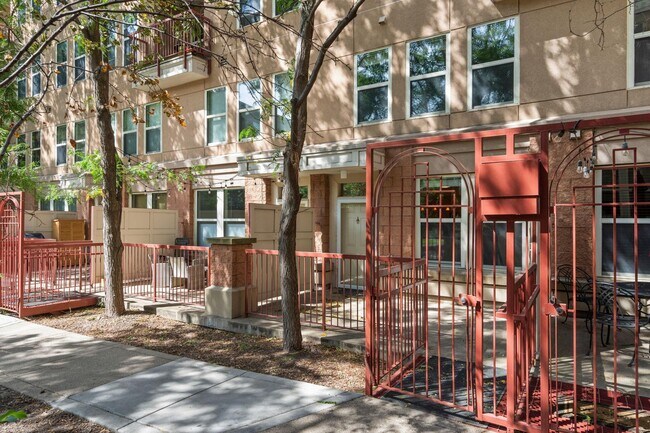 Building Photo - 645 N 1st St