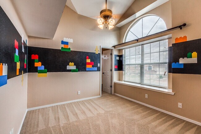 Building Photo - Charming 3-bedroom, 2.5-bathroom Home loca...