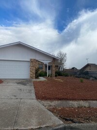 Building Photo - NICE 3 BEDROOM HOME