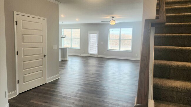 Building Photo - 1117 Sunny Vly Ln