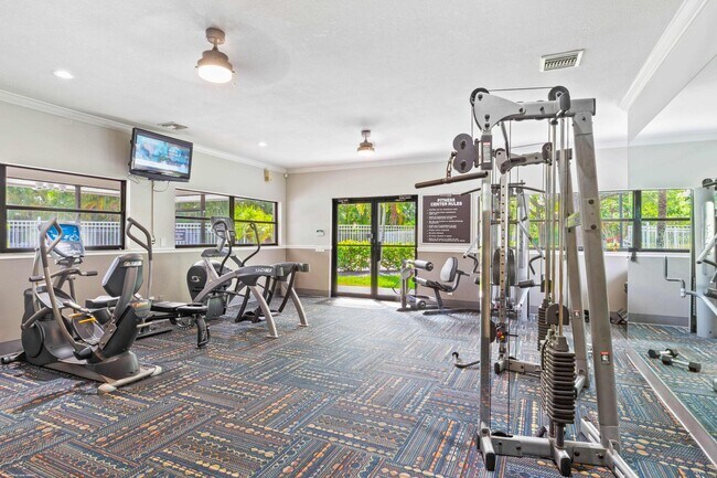 Building Photo - 711 Forest Club Dr