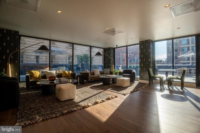 Building Photo - 200 S Broad St