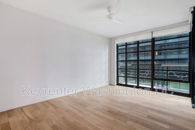 Building Photo - 45 Sutton Square SW