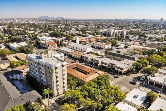 Building Photo - 1314 Hayworth Ave