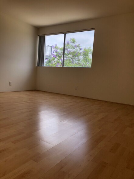 Building Photo - 1733 Lucile Ave