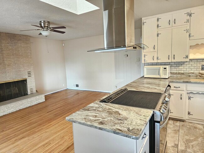 Building Photo - 2701 Cagua Dr NE