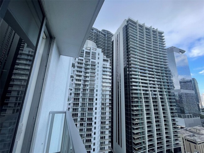 Building Photo - 1060 Brickell Ave