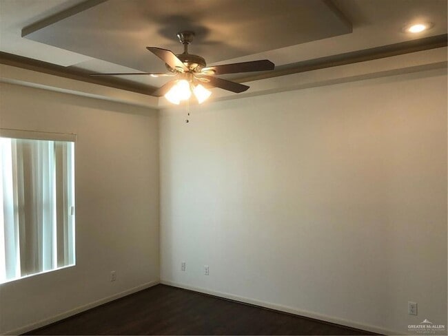 Building Photo - 1304 E Daffodil Ave