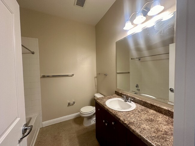 Building Photo - 2-Bed Condo in Greenwood Village with Gran...