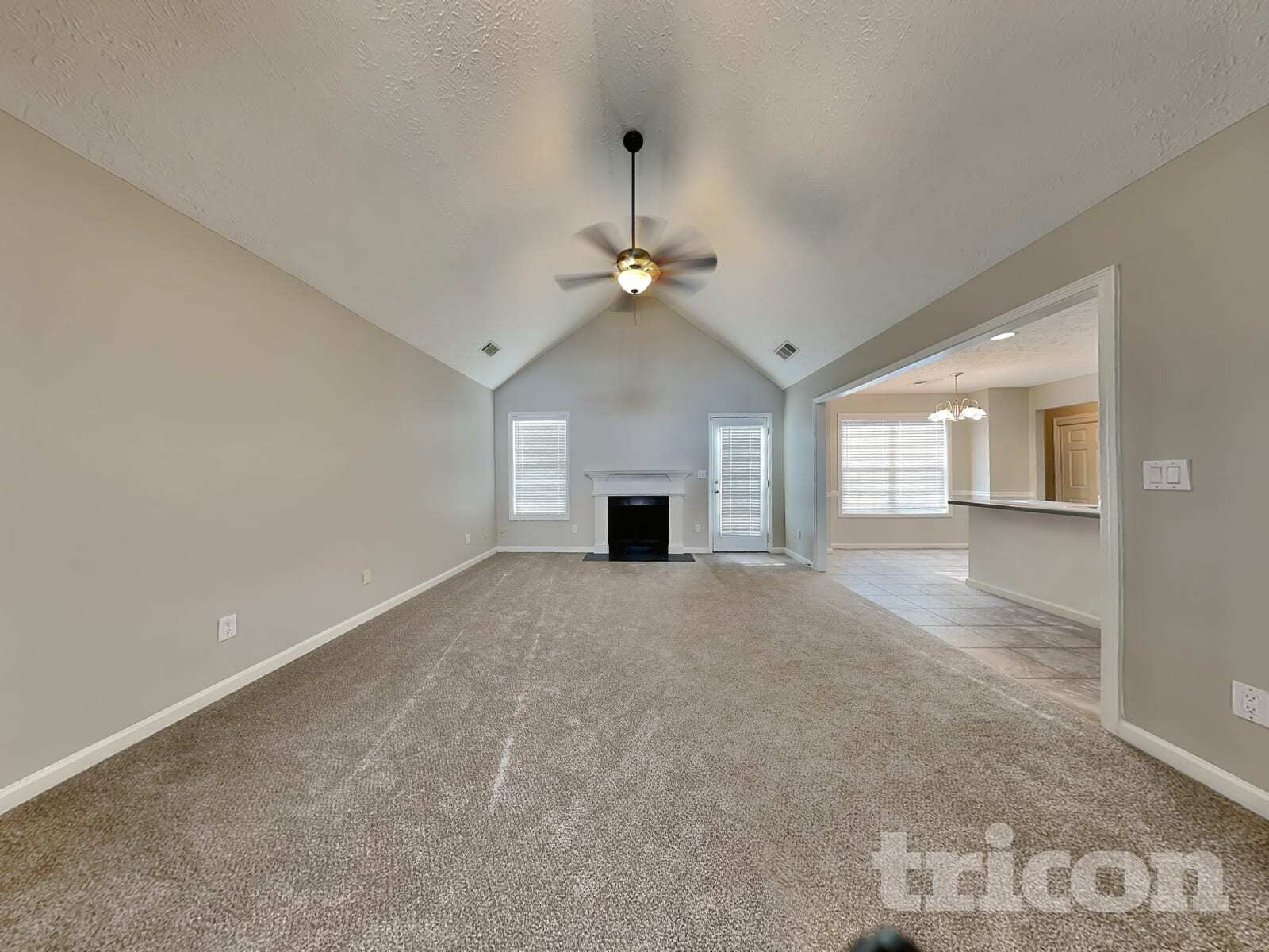 Building Photo - 2051 Meadowglen Ln