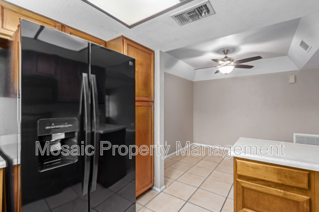 Building Photo - 700 E Mesquite Cir
