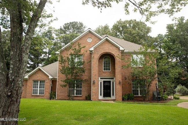 Primary Photo - 110 Little John Ln