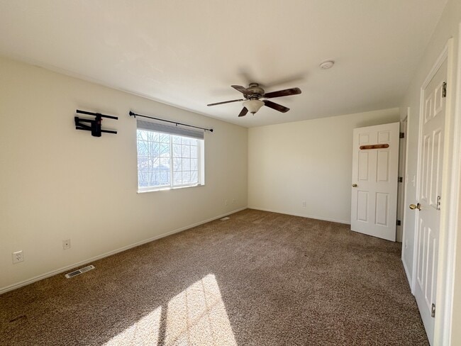 Building Photo - 52 Kensington Pl