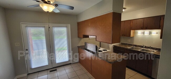 Building Photo - 460 Heather St