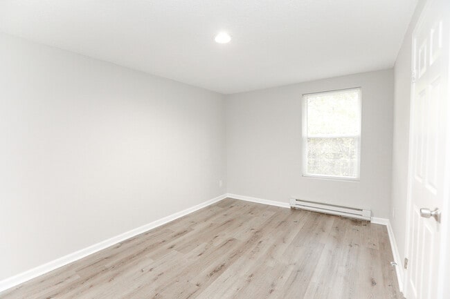 Building Photo - 1250 Pall Mall St