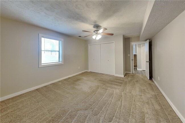 Building Photo - 3932 Fairington Dr